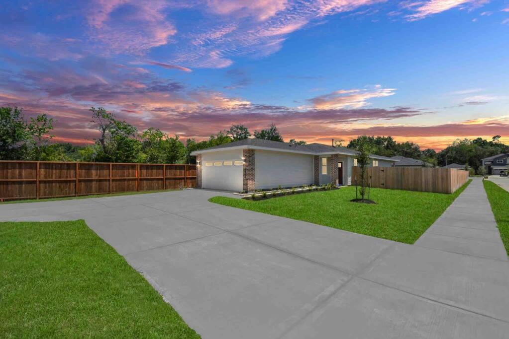 4Bedroom Escape - Near Med Center With Backyard Houston Esterno foto